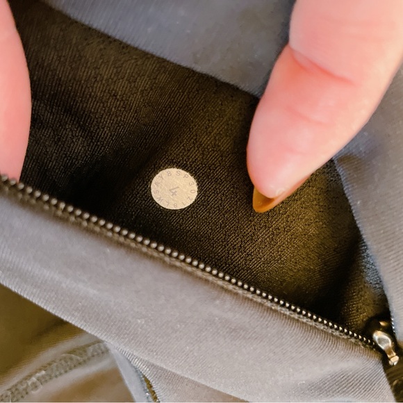 Lululemon wild twist black and gray leggings size 4 - Picture 5 of 9